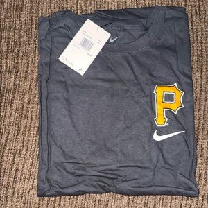 Nike Men's T-Shirt with Yellow Pittsburgh Pirates 'P' Logo
